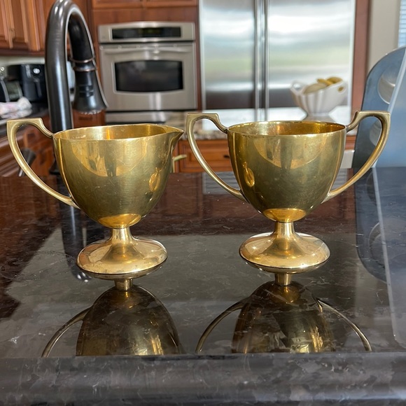 Vintage dirilyte sugar bowl and creamer set brass finish . Needs a good polish - Picture 1 of 11